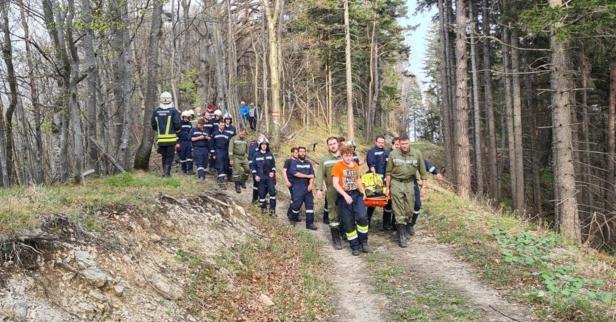 NÖ: Verletzter Wanderer musste zu Tal getragen werden