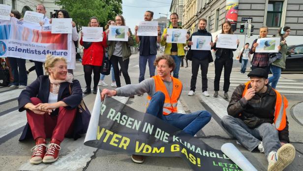 Klimakleber-Blockade: Neuer Protest, alter Ruf nach Haftstrafe