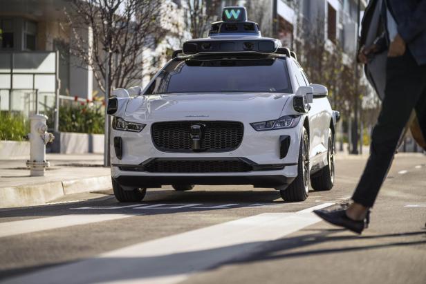 Waymo bietet einen selbstfahrenden Taxidienst an.