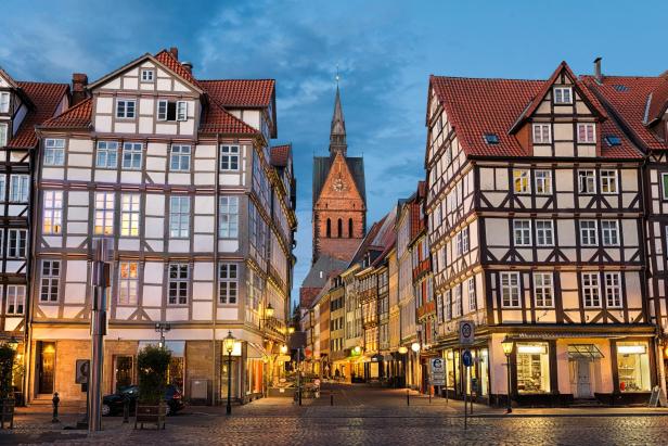 Hannover: Marktkirche und Altstadt am Abend.