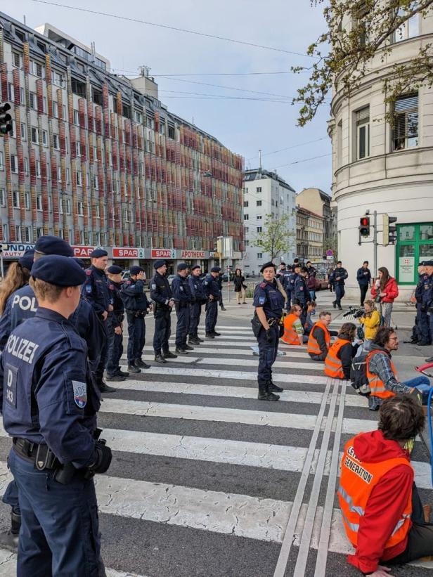 Kilometerlange Staus: Klimakleber blockierten rund um Schwedenplatz