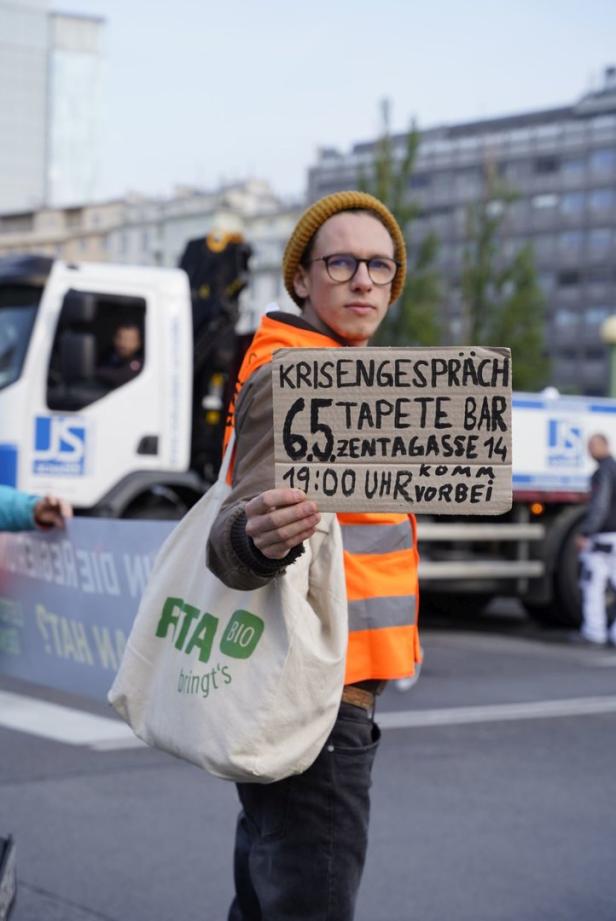 Kilometerlange Staus: Klimakleber blockierten rund um Schwedenplatz