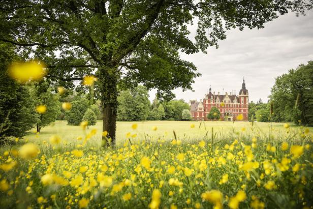 Bad Muskau: Neues Schloss mit Fürst Pückler Park, UNESCO Welterbe.