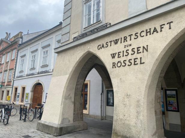 Das Lokal steht seit Jahren leer. Das Wirtshaus im Erdgeschoß des Rathauses wird bis 2028 umgebaut.
