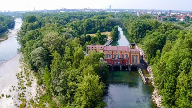 Das Wasserkraftwerk auf der Wolfzahnau in Augsburg, Teil des UNESCO-Welterbes Wassermanagementsystem.