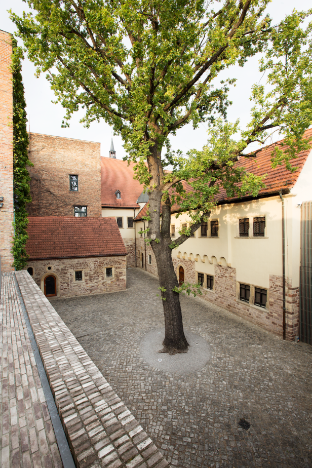 Eisleben: Der Hof bei Luthers Sterbehaus.