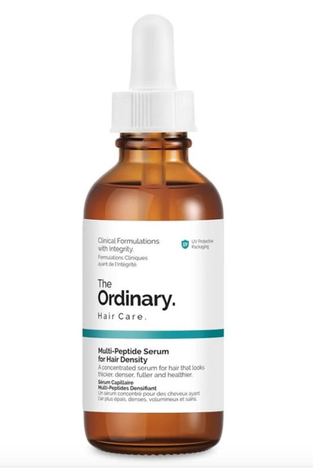 Eine Flasche „The Ordinary“ Multi-Peptide Serum für Haardichte mit Pipette.