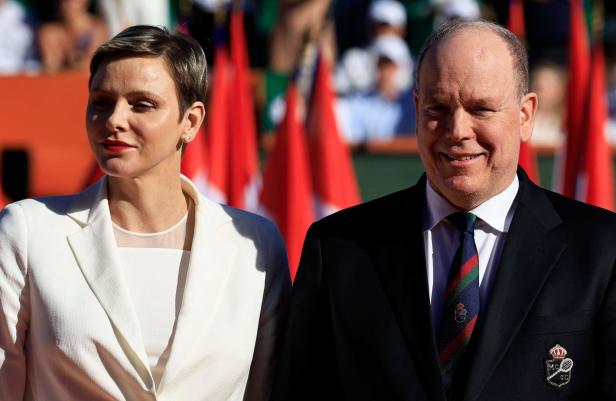 Fürst Albert II. und Fürstin Charlène von Monaco bei einer Veranstaltung.