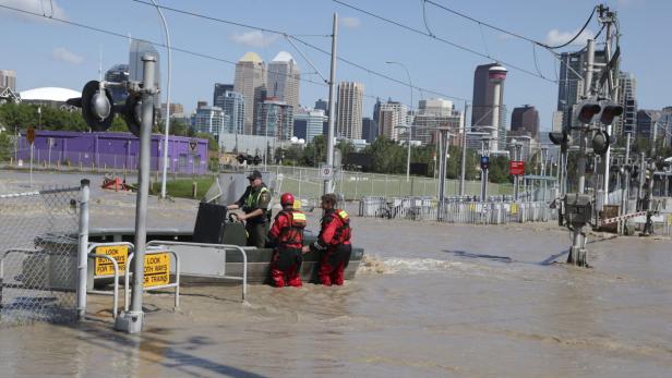 Calgarys Zentrum steht weiter unter Wasser