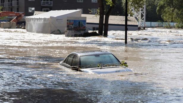 Calgarys Zentrum steht weiter unter Wasser