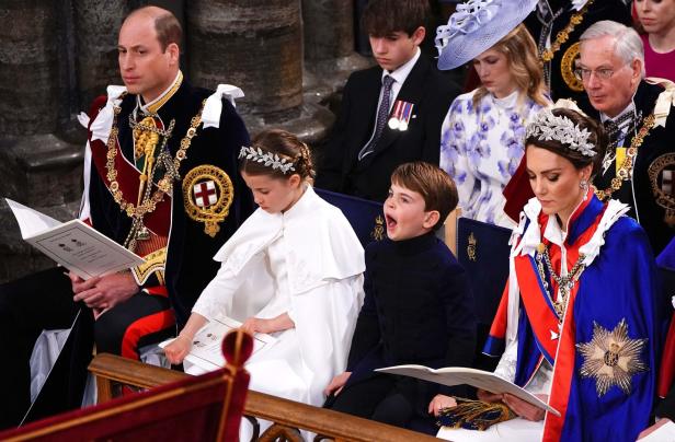 Eine Krone für Charles, die ganze Aufmerksamkeit für Prinz Louis