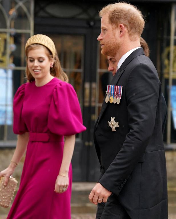 Prinz Harry und Prinzessin Beatrice bei einer Veranstaltung.
