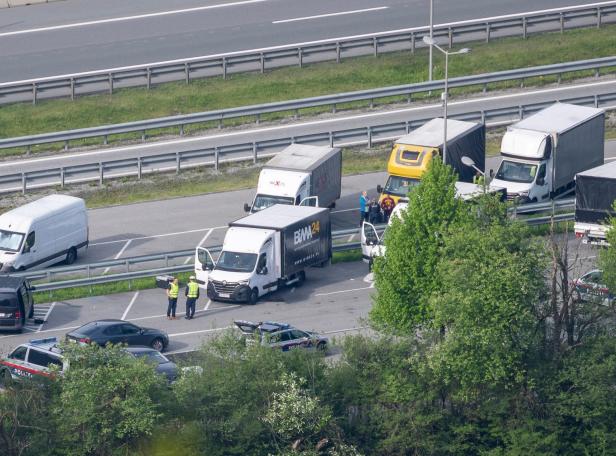 Lkw-Fahrer tot auf Tiroler Parkplatz gefunden, Verdächtiger festgenommen