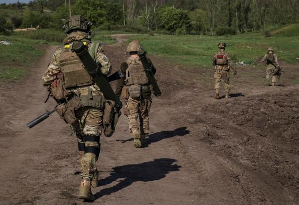 Ukrainian service members from a 80th Separate Air Assault Brigade of the Armed Forces of Ukraine, take part in an military exercise in Donetsk region