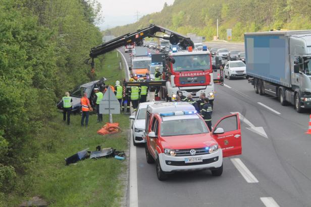 Unfall mit mehreren Fahrzeugen auf A2 in NÖ sorgte für Stau