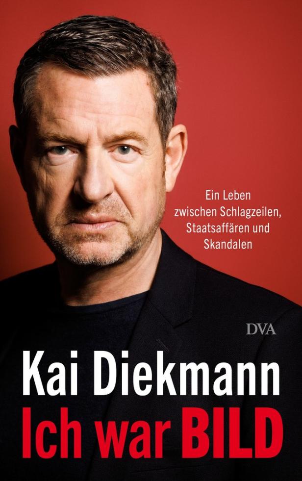 Das Buchcover von Kai Diekmanns „Ich war BILD“ vor rotem Hintergrund.