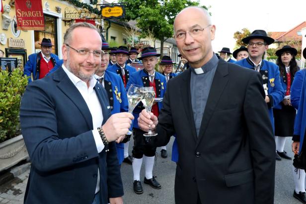 Haubenkoch Robert Letz nutzte Spargelfest für Heiratsantrag