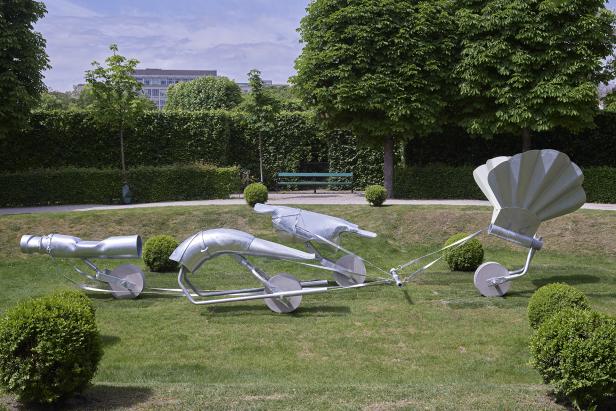 UFO vor dem Belvedere: Die Gegenwart ist im Barockgarten gelandet