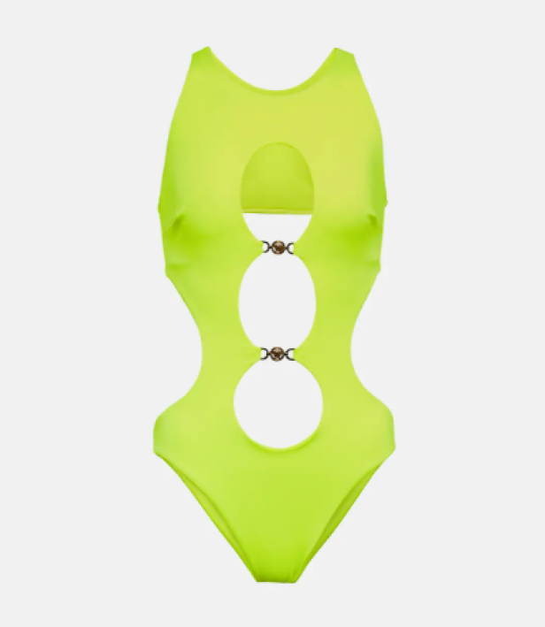 Ein neongelber Badeanzug mit Cut-outs und dekorativen Ringen.