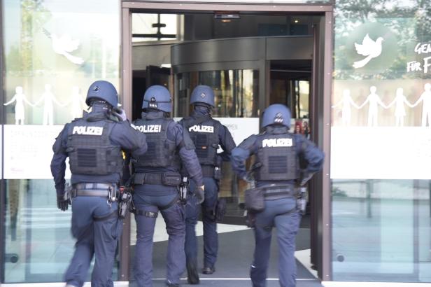 Donauzentrum: Rammbock-Bande schlug erneut bei Juwelier zu