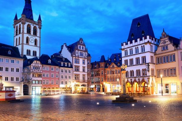Trier Hauptmarkt bei Nacht