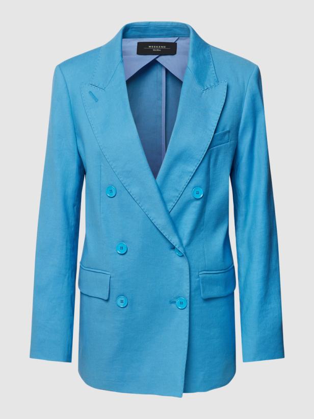 Ein hellblauer, zweireihiger Blazer von Weekend Max Mara vor einem neutralen Hintergrund.