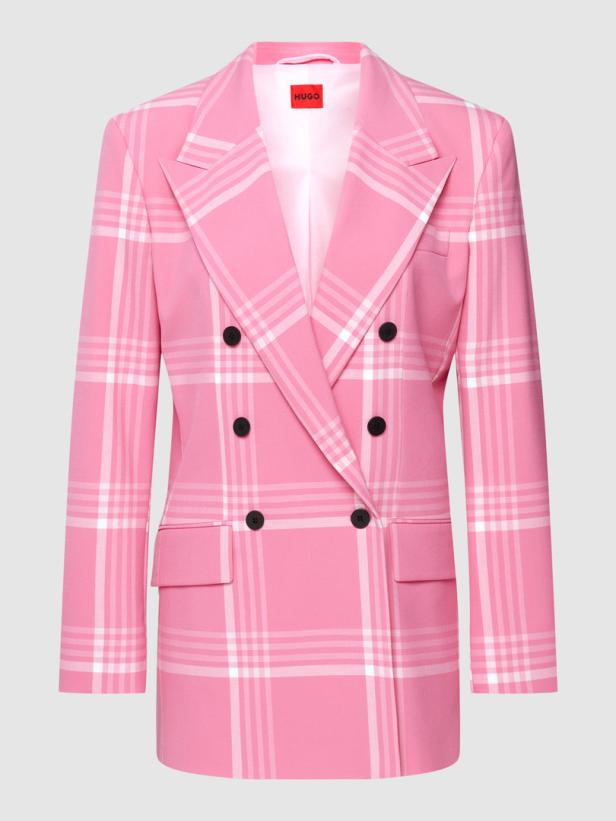 Ein doppelreihiger Blazer mit Karomuster in Rosa und Weiß von Hugo Boss.