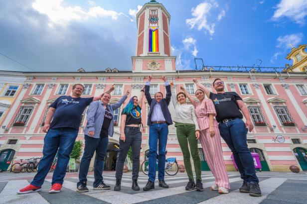 Pride Parade in St. Pölten: Stadt hisst "Progress Pride"-Fahne