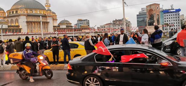 Türkei-Wahl: Scham und Freude im Istanbuler Regen