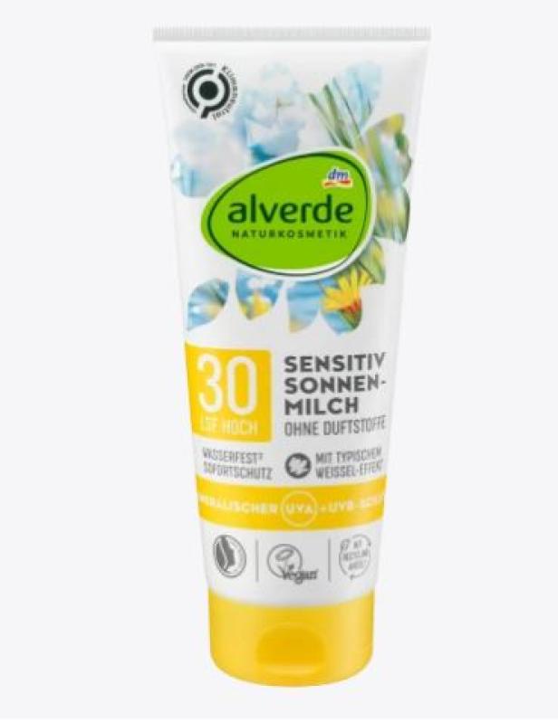 Eine Tube Alverde Naturkosmetik Sonnenmilch mit Lichtschutzfaktor 30.