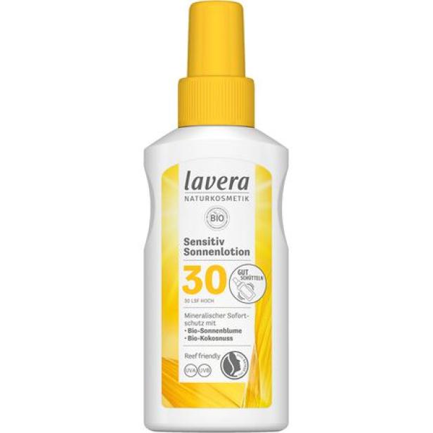 Eine Flasche Lavera Sensitiv Sonnenlotion mit Lichtschutzfaktor 30.