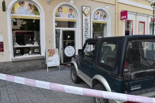 Rammbock-Coup in Baden: Mit Geländewagen in Juwelier gekracht