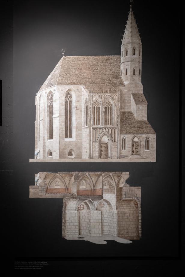 Eine architektonische Zeichnung einer gotischen Kirche mit Turm und Querschnitt.