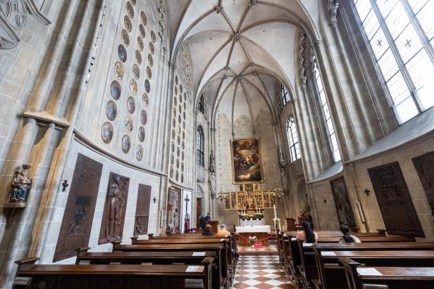 Innenansicht der Stiftskirche St. Peter und Alexander in Aschaffenburg.