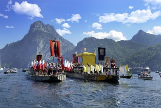 Blumenteppiche und Fronleichnamsprozession am Traunsee: Tradition eines Feiertages