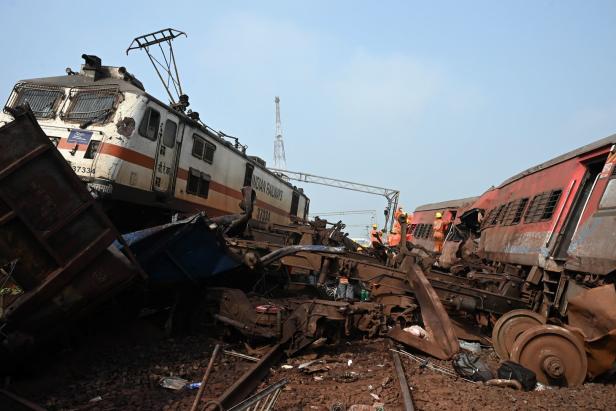 Zugunglück in Indien: Fast 300 Tote