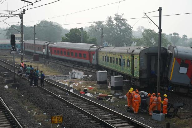 Zugunglück in Indien: Fast 300 Tote