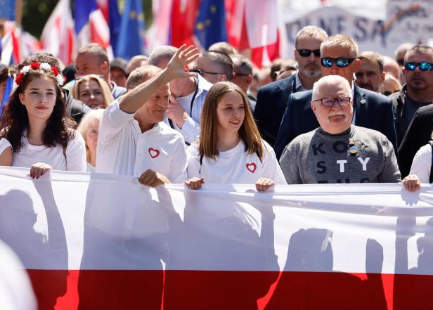 "Europa, wir entschuldigen uns": Mehr als Hunderttausend demonstrieren in Polen