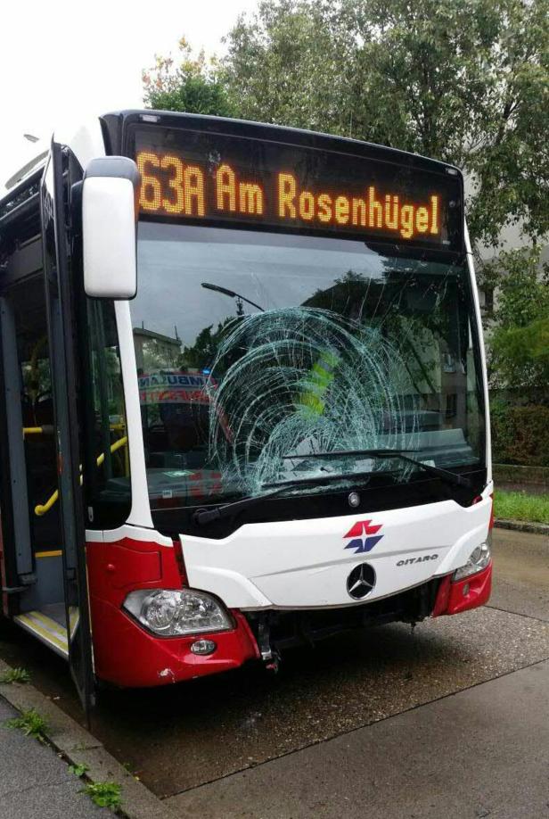 Verfolgungsjagd in Wien: Bursch krachte mit gestohlenem Moped in Bus