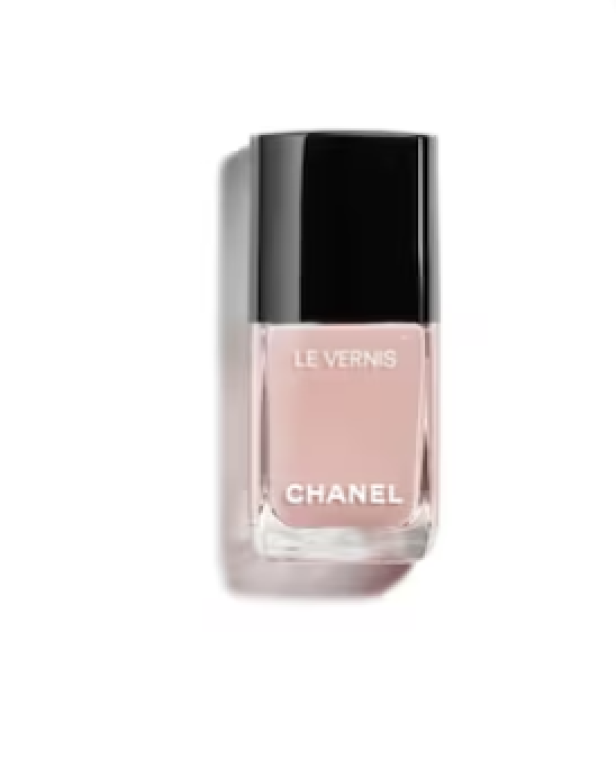 Nagellack von Chanel.