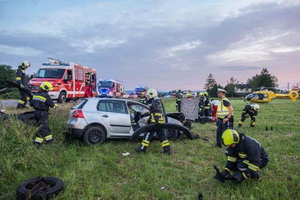 Mehrere Verletzte nach Pkw-Frontalkollision in Niederösterreich