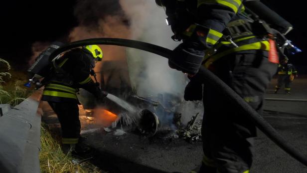 Pkw auf A1 im Bezirk Melk in Brand geraten