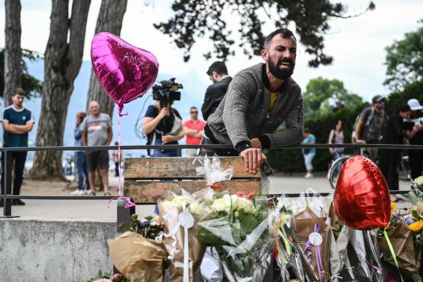 Frankreich sucht nach Messerangriff auf Kinder nach Antworten.