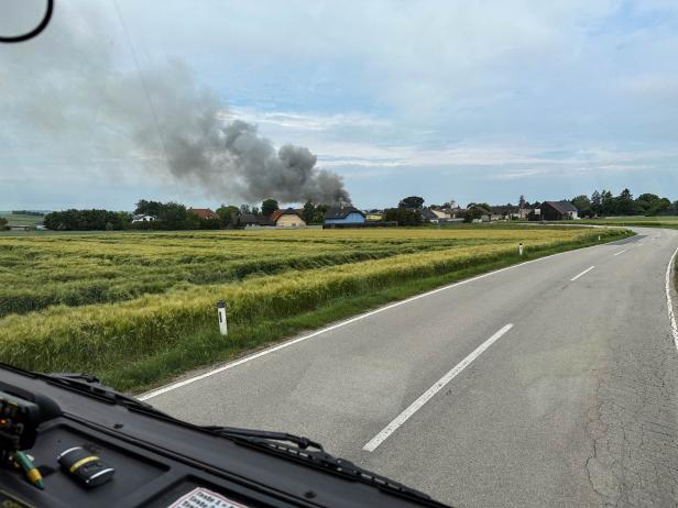 80 Feuerwehrleute bei Wohnhausbrand im Weinviertel im Einsatz