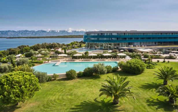 Urlaubsparadies: Premium-Resort lockt mit Luxusvillen & Infinity-Pools