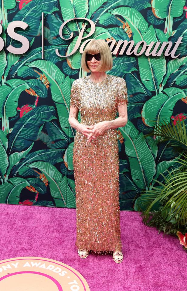 Anna Wintour trägt ein Kleid von Valentino.