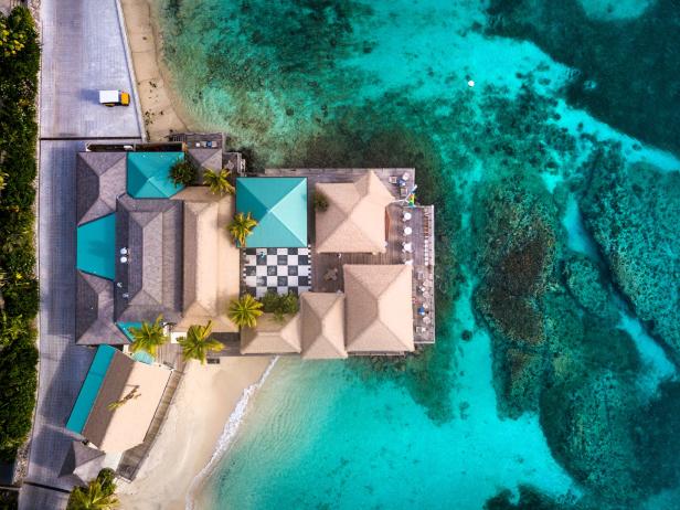 Die Basil’s Bar auf Mustique aus der Vogelperspektive.