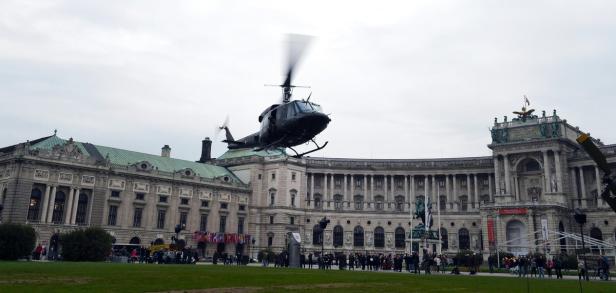Bundesheer-Hubschrauber landeten am Heldenplatz
