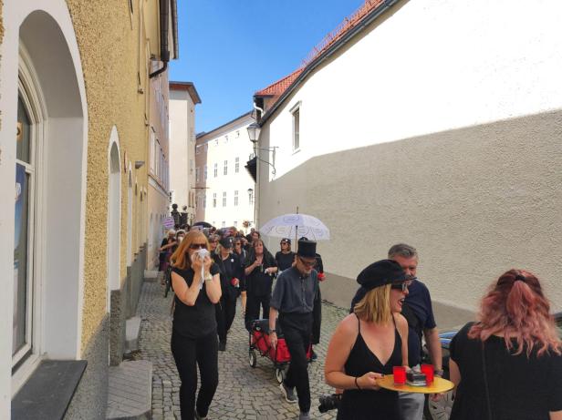 "Trauerzug" in Salzburg: Protest gegen Schwarz-Blau