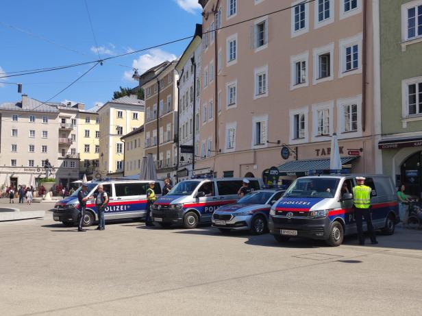 "Trauerzug" in Salzburg: Protest gegen Schwarz-Blau